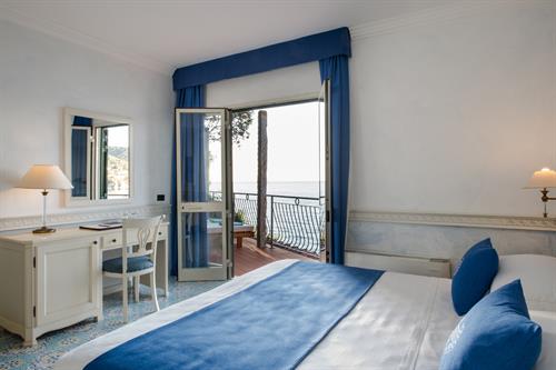 Camera Tripla Vista Mare